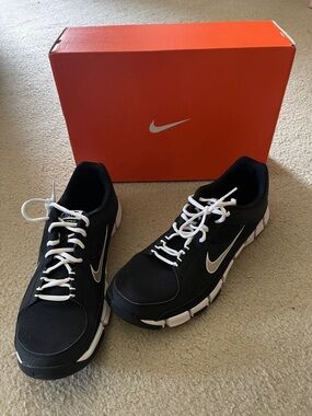 Nike Black and White Men's Athletic Training Shoes